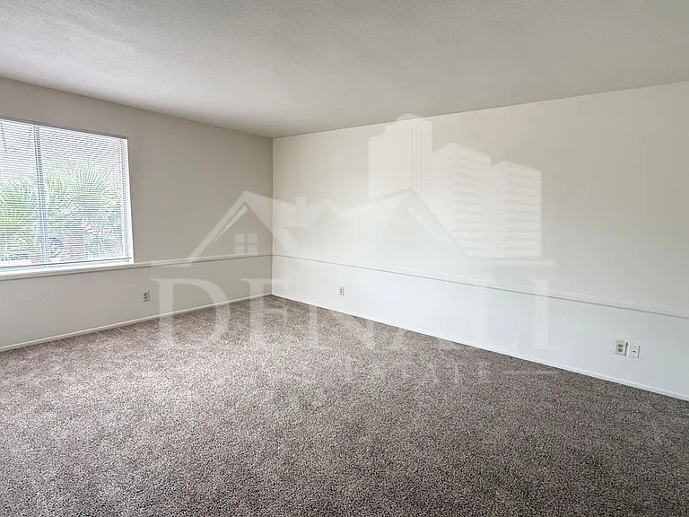 1016 W Nido Ave — Photo 3