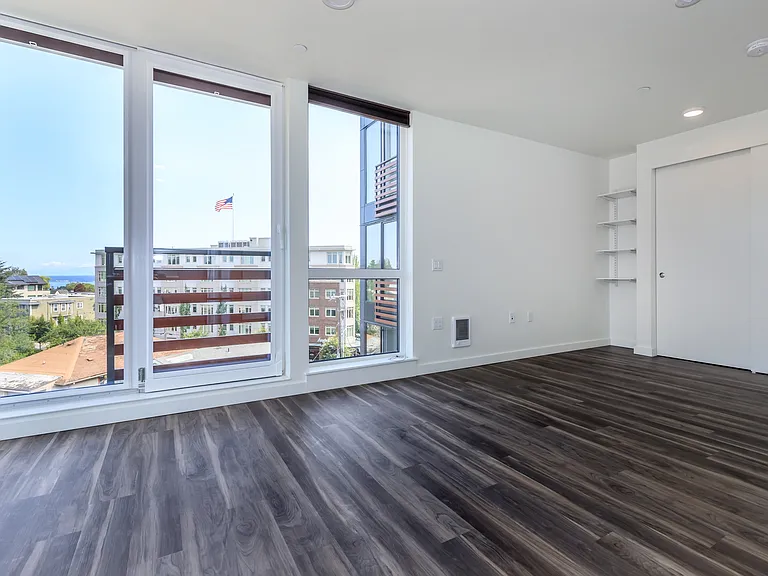 2112 E Denny Way — Photo 13