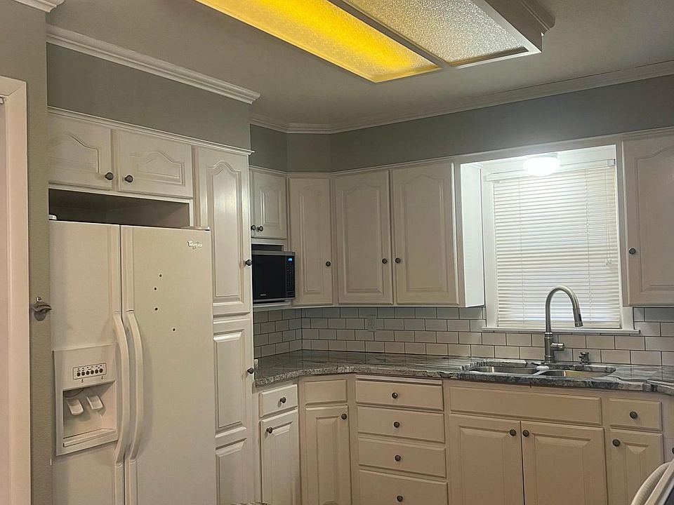 1st image of 3705 Fleetwood Dr
