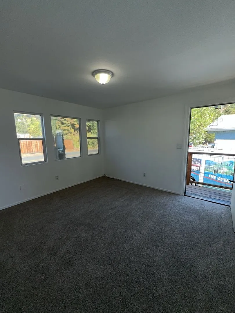 13445 Lakeshore Dr — Photo 2