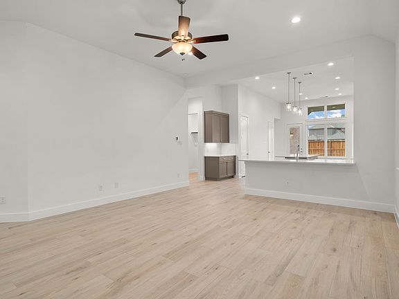 3rd image of 27215 Lombard Wood Dr