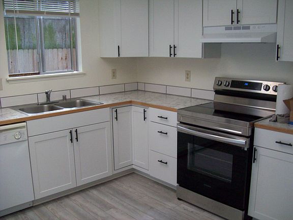 4th image of 2870 Aegean Ct NE