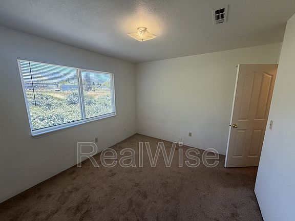 4th image of 2145 NW Heidi Ln Unit D