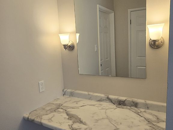 5th image of 7349 175th St #11545546
