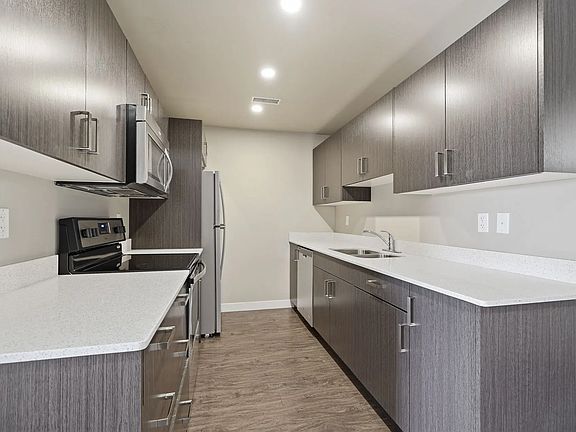 2nd image of 221 Lake St #1453207
