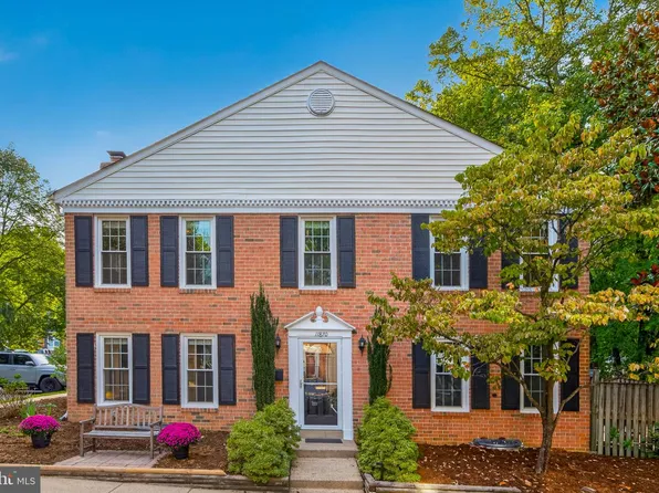 11870 Abercorn Ct, Reston, VA 20191