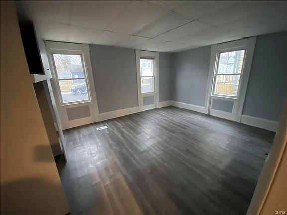 4th image of 328 Clay St #1
