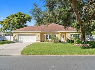 490 Woodland Dr, Largo, FL 33771