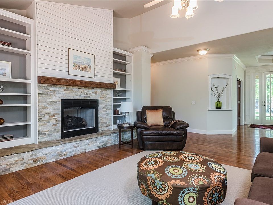 1st image of 12151 Cody Ln