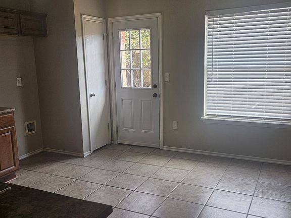 4th image of 524 E Juniper Ln