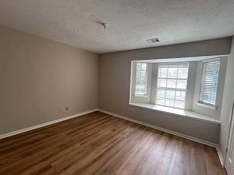 13818 Dentwood Dr — Photo 10