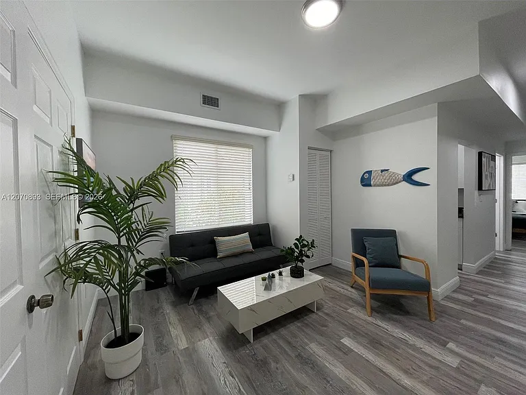 29 Oviedo Ave #2 — Photo 6