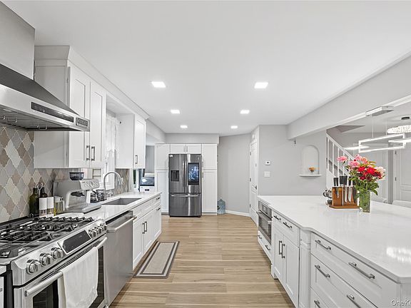 5th image of 3123 Douglas Drive