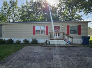7171 W 60th St Trailer 176, Davenport, IA 52804