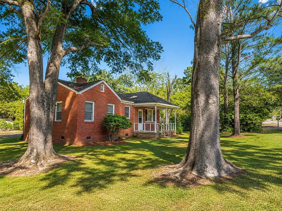 1635 Dupont Dr