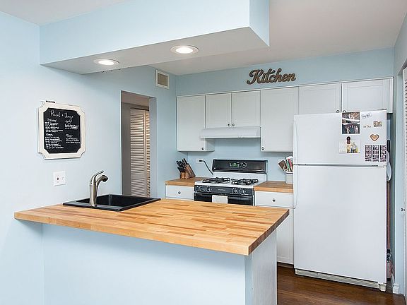 5th image of 31 E Janata Blvd APT 3B