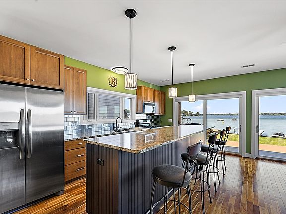 4th image of 2022 Willow Beach St