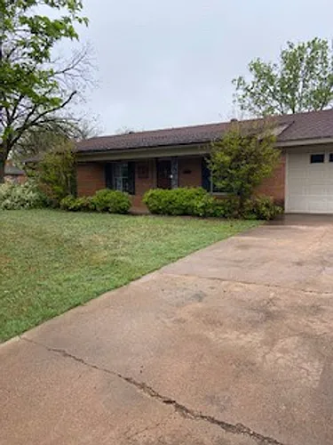 2250 Greenbriar Dr Photo 1