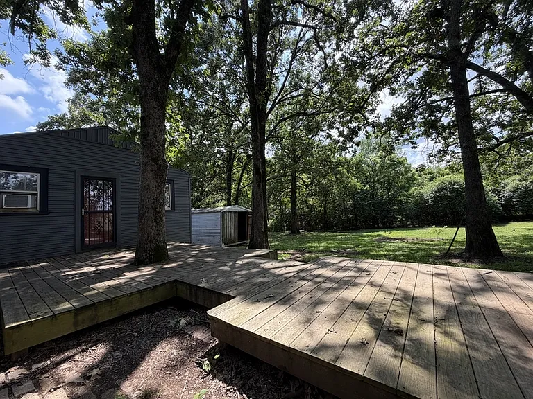 1095 S Ray Ave — Photo 20
