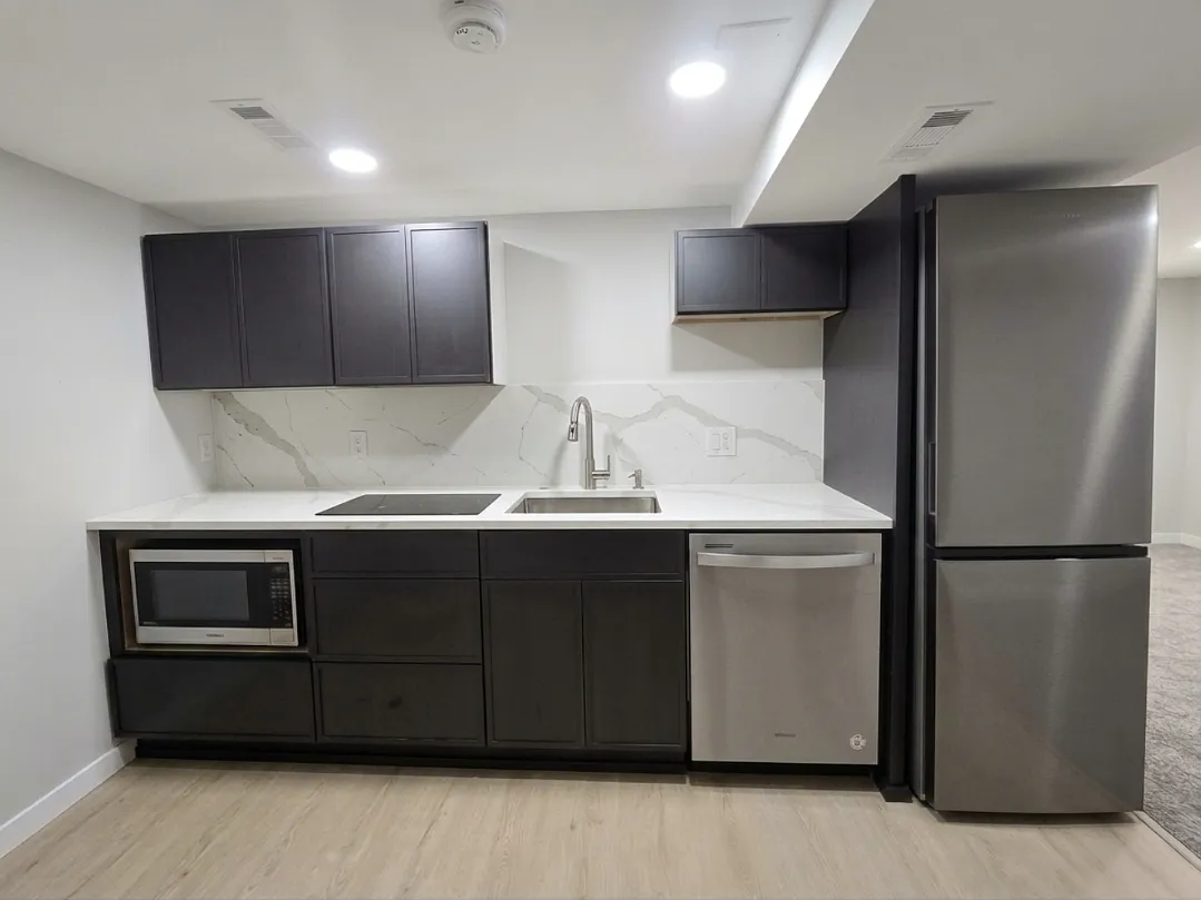 649 Perry St — Photo 1