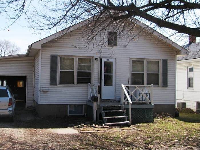 Exterior/ Driveway