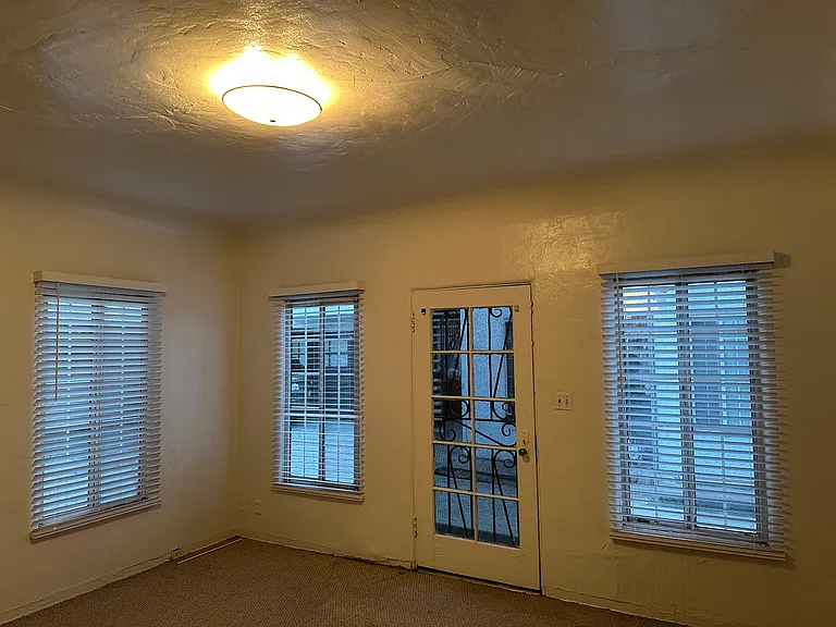 1018 S Vancouver Ave #1/4 — Photo 8