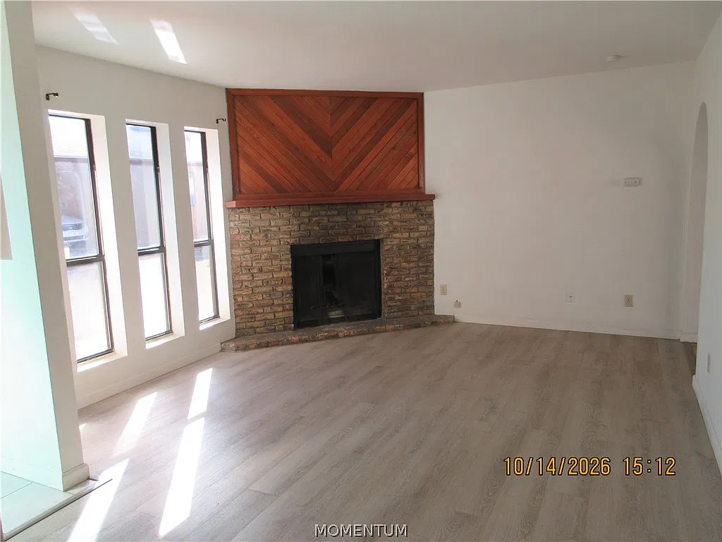 2 bed, 2.0 bath, 900 sqft, $995 — Photo 2