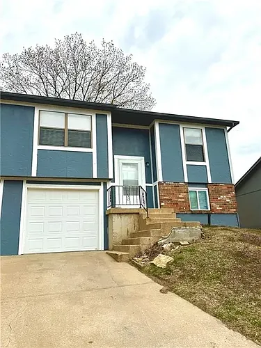425 Castle Dr Photo 1