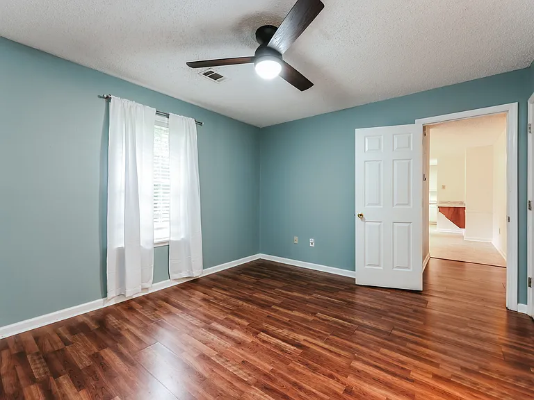 180 Oak Dr — Photo 16