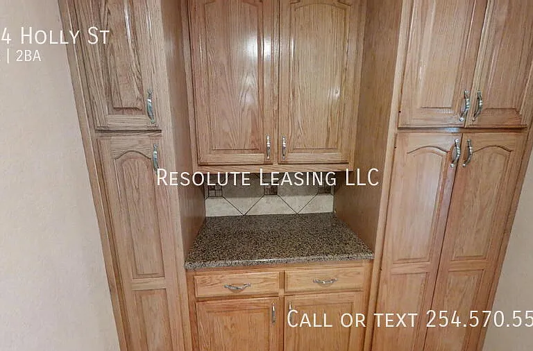 924 Holly St — Photo 9