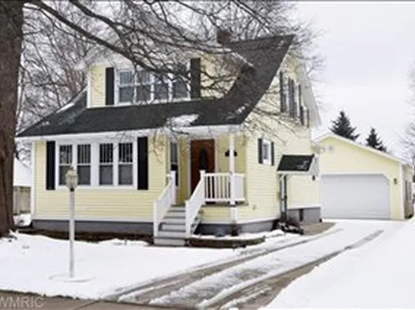 1239 Royce Ave, Kalamazoo, MI 49001