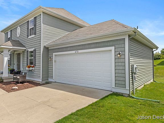 3rd image of 672 Highlander Dr NE