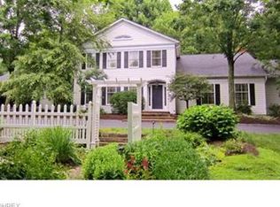 2855 Roundhill Rd, Akron, OH 44333