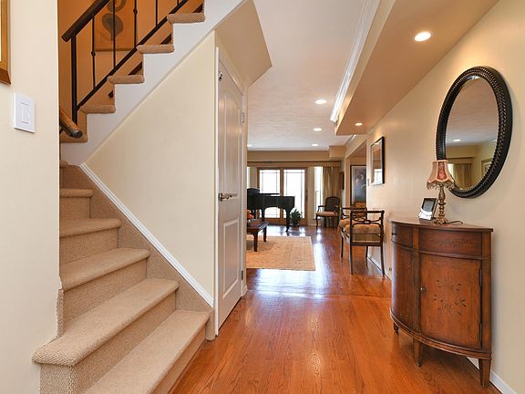 3rd image of 16 Manors Dr