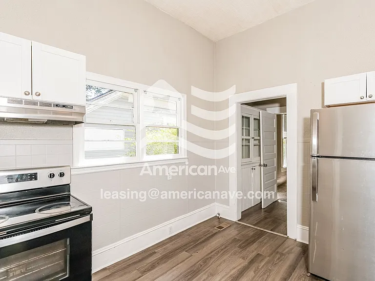 1528140_006_kitchen_7.jpg