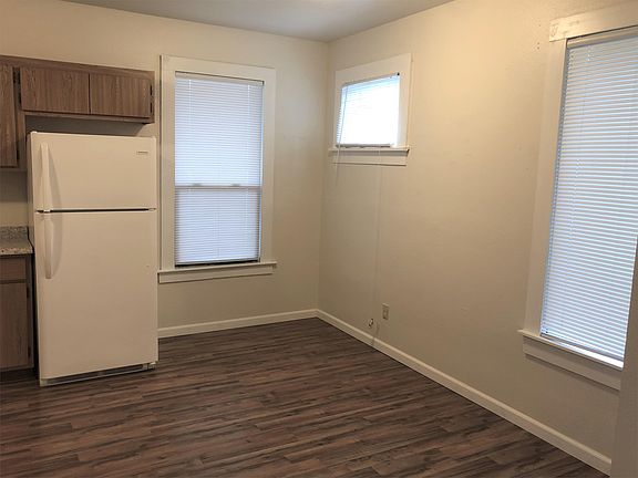 Dining area off kitchen