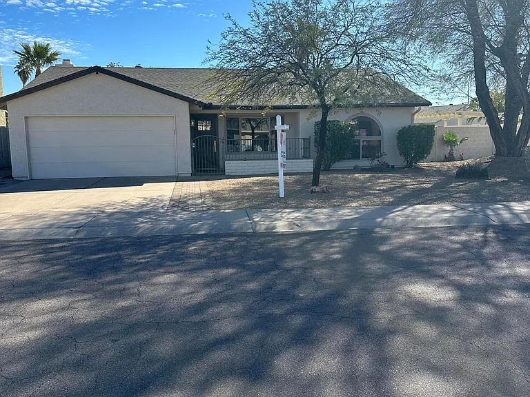 10645 E Mercer Ln — Photo 2