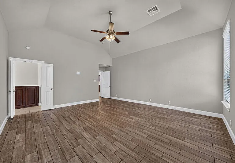 9010 Gate Run — Photo 15