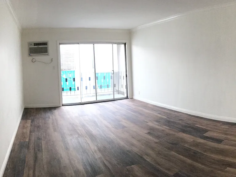 942 N Gardner St #203 — Photo 2
