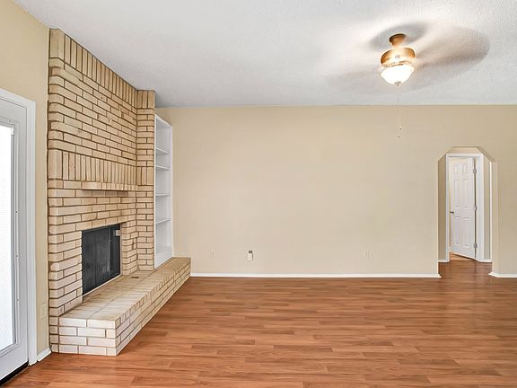 4th image of 16412 Framingham Cir