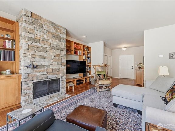 4th image of 345 Orchard View Drive