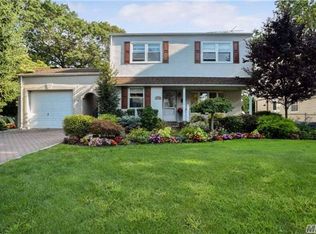 114 Netz Pl, Albertson, NY 11507