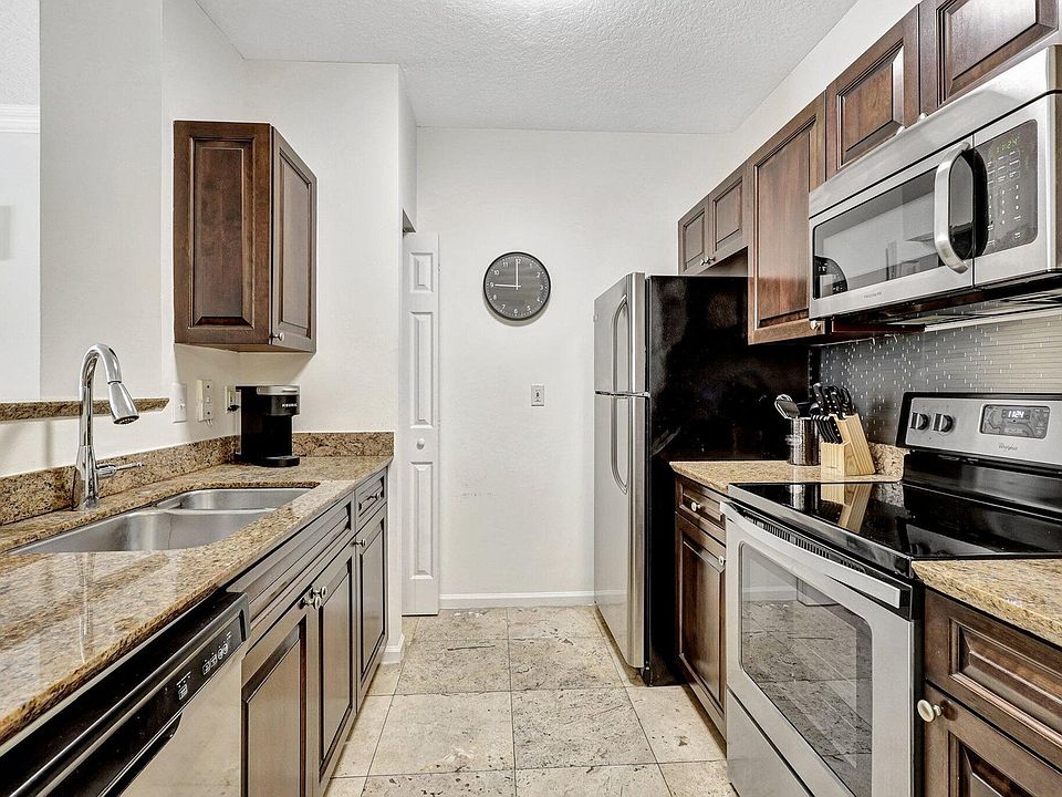 1st image of 580 Sapodilla Ave #1