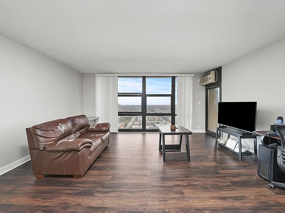 4th image of 3001 S Michigan Ave Unit 2404