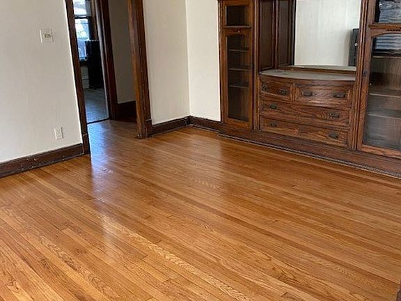 4th image of 2274 W Leland Ave #2W