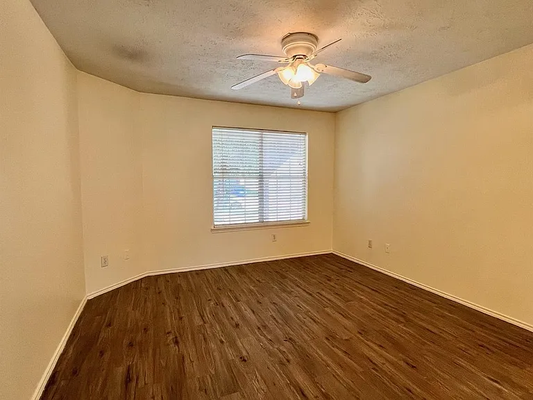 1522 Glasholm Dr — Photo 4