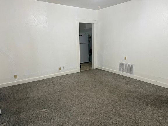 3rd image of 2848 Poplar Dr