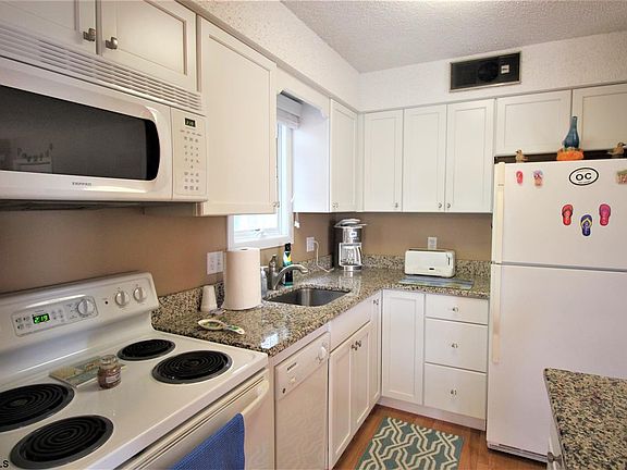 5th image of 4305 West Ave APT 1