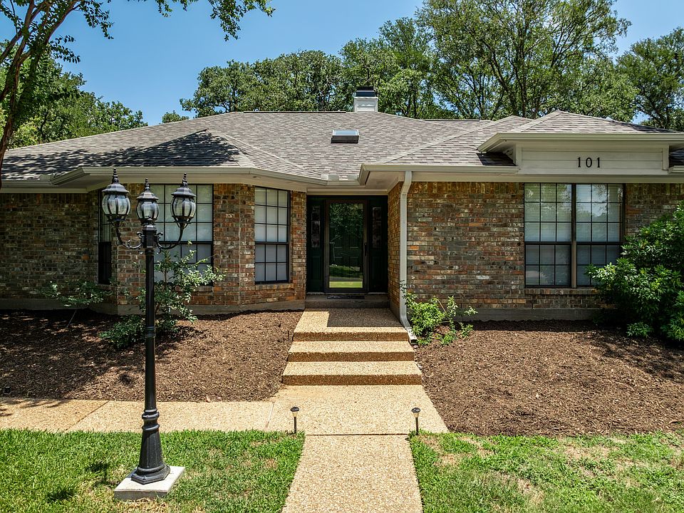 1st image of 101 Lost Oaks Dr