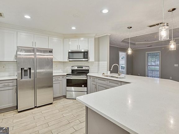4th image of 2880 Highpoint Rd